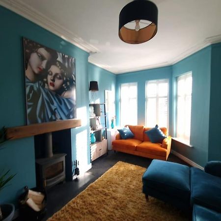 Gorgeous Edwardian Terrace In Old Trafford Villa แมนเชสเตอร์ ภายนอก รูปภาพ