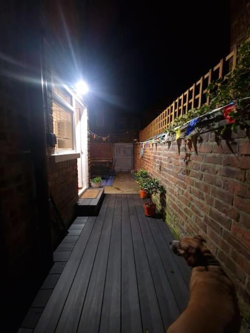 Gorgeous Edwardian Terrace In Old Trafford Villa แมนเชสเตอร์ ภายนอก รูปภาพ
